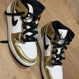 Air Jordan Kids High-Top Sneakers in Gold and White
